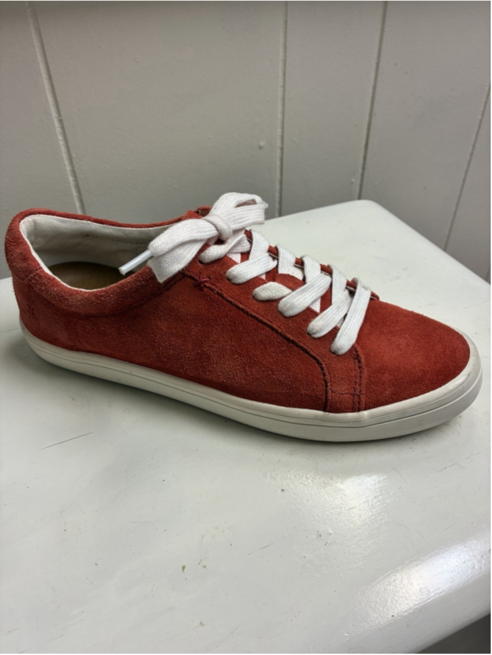 FRYE Women’s Kerry Red Suede Low Lace Sneakers SZ 8.5M Everyday Comfort Classic